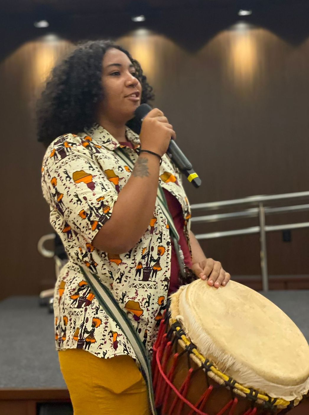 7 Elisa Dias do Coletivo AfroRaiz explica o significado do resgate da raiz na sua formação como artivista comunitária